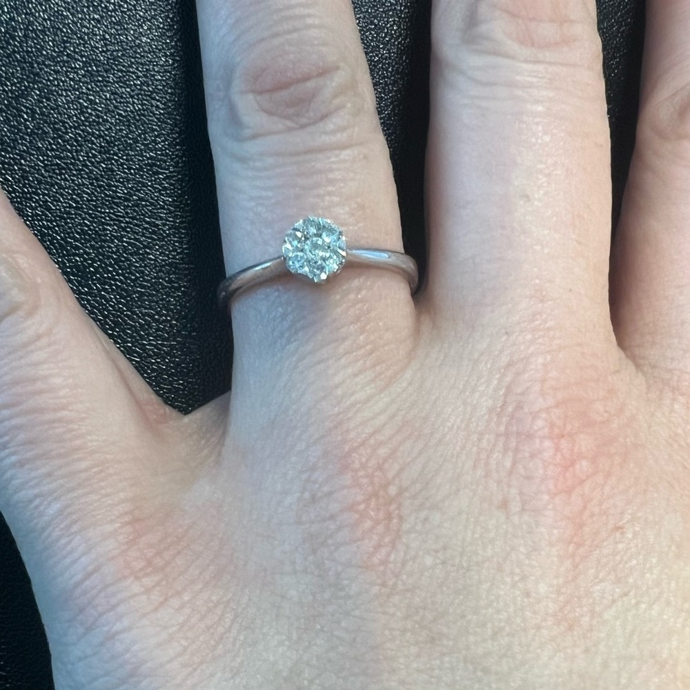 Vintage 18k White Gold Diamond Cluster Ring